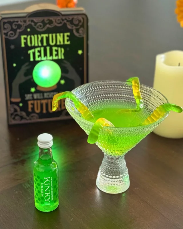 💚👻 It’s giving ghoulishly#kinkyliqueur

This Halloween, go KINKY Green — the bold, bright way to turn your spooky night into a full-on party. Mix it, sip it, or serve it straight over ice… either way, it’s a wickedly fun treat. 🍸💀

#KinkyGreen #GetKinky #KinkyCocktails #HalloweenVibes #SipTheSpirit #BoozyTreats #KinkyLiqueur